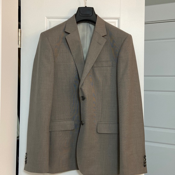 Men’s Suit - Picture 1 of 7